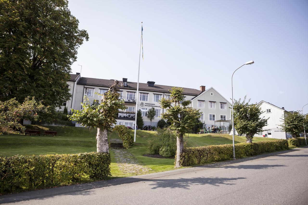 Vaernamo Folkhoegskolas Vandrarhem Ngoại thất bức ảnh